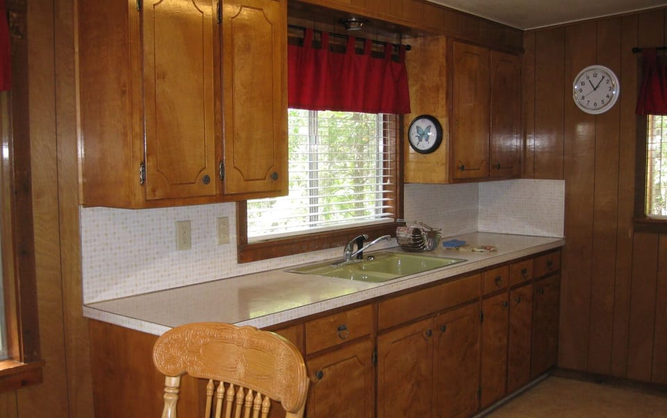Kitchen sink area