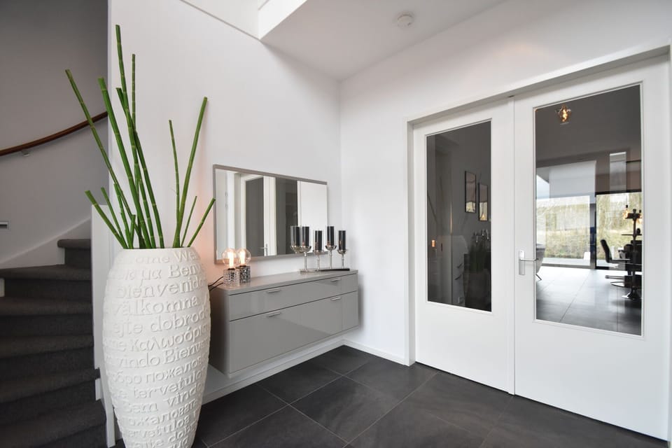 Entrance / Reception