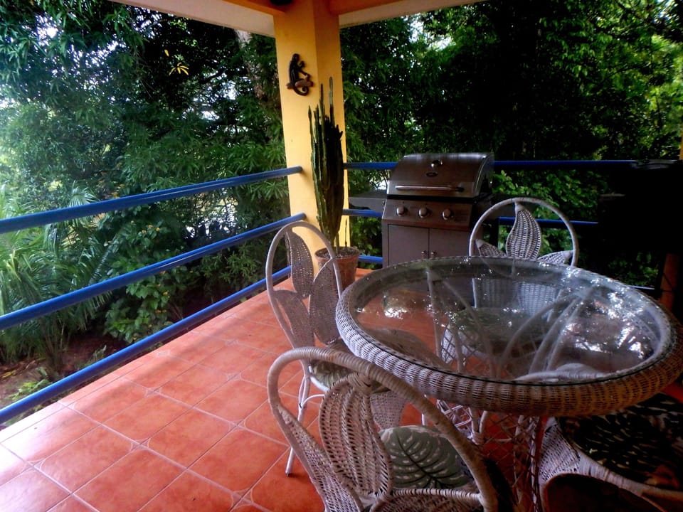 Have ur barbeque meal here... Enough dishes and utensils