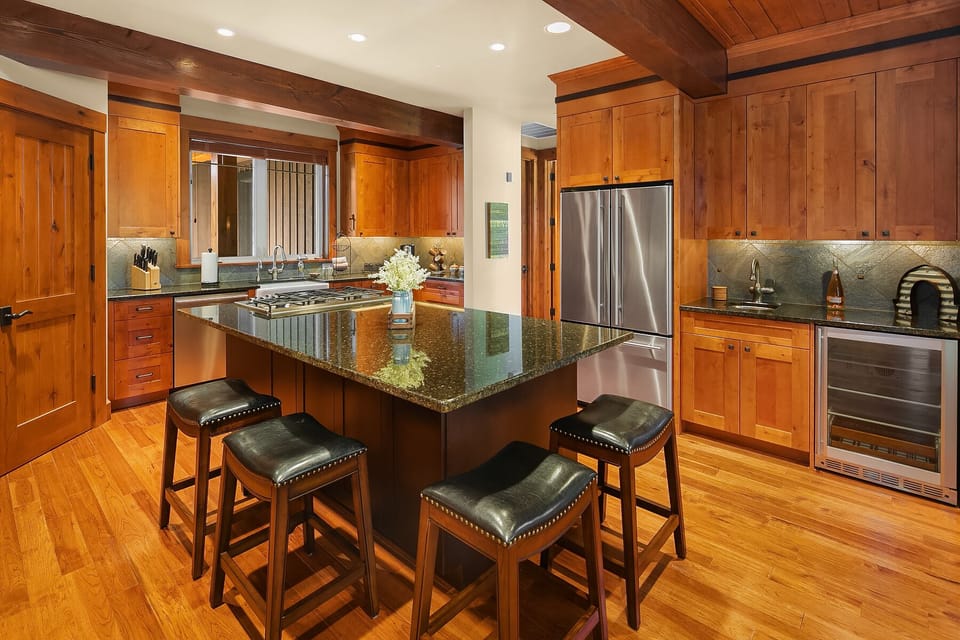 Rose All Day in Suncadia Resort - Stainless appliances and granite counters.