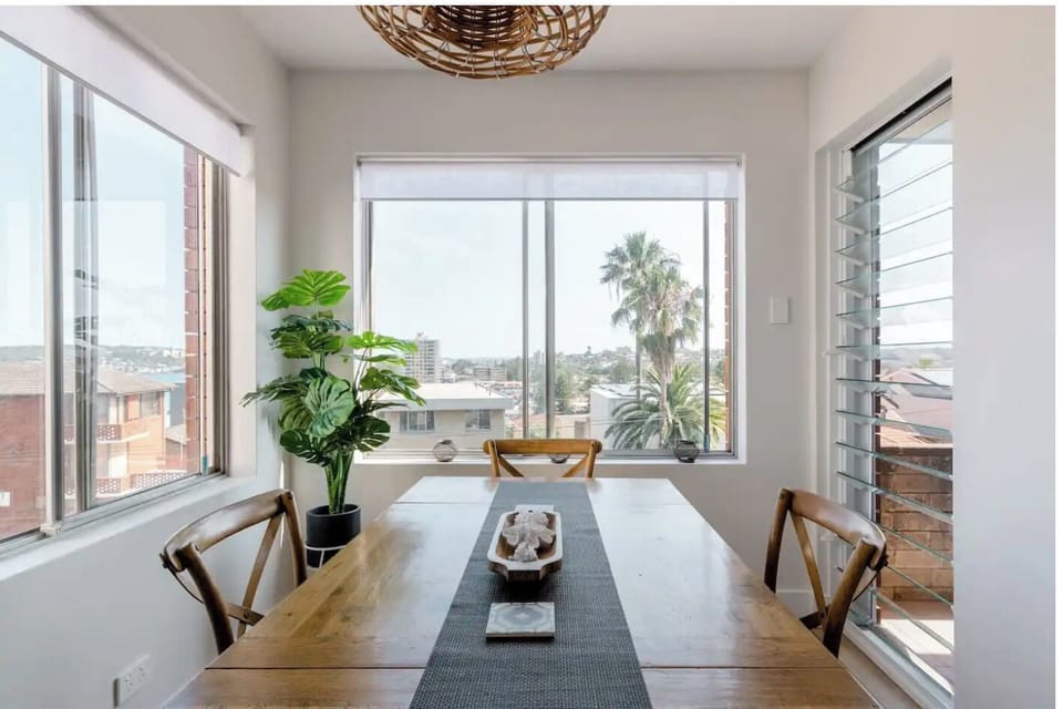 Dining table with 4 chairs and bar stools are also provided for island bench