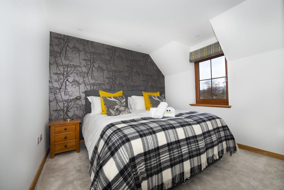 Master Bedroom
Super king bed - can be made into 2 single beds
