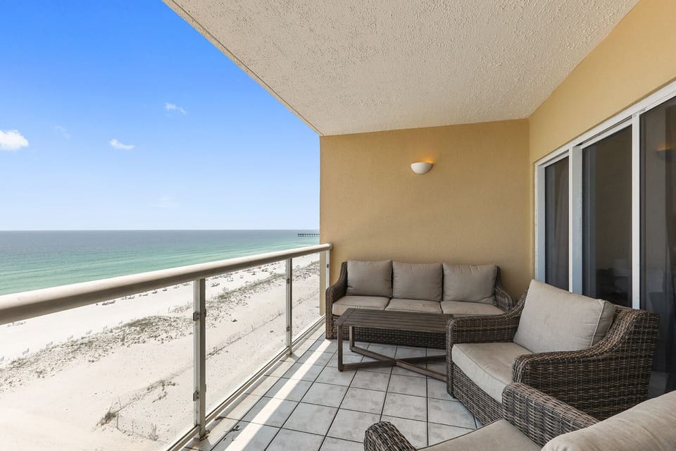 Balcony with amazing views of Gulf and pool area  