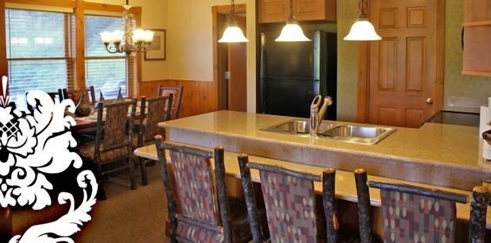 Kitchen & Dining area