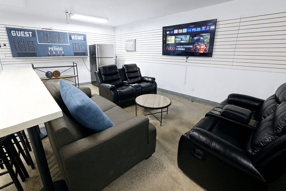 Detached Game Room |Reclining Movie Theater Chairs