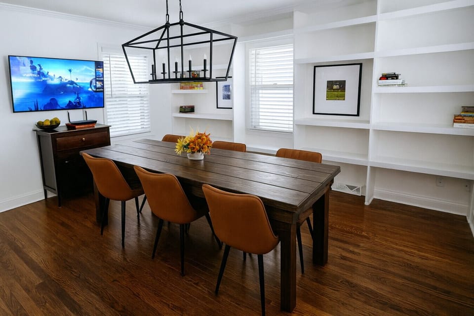 Dining Room | Flat Screen TV | Board Games