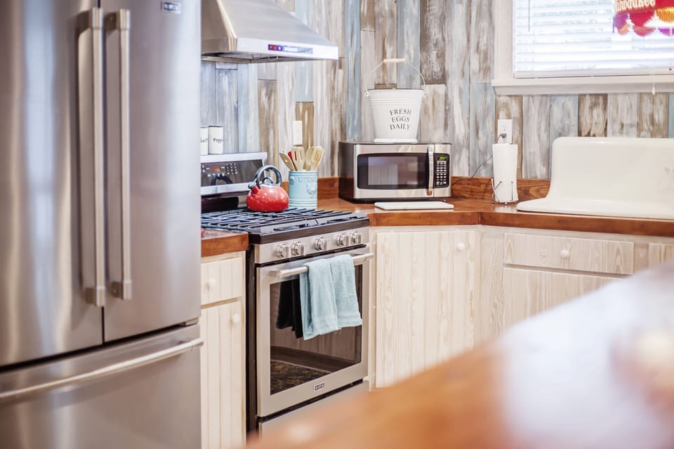 gas stove, oven and microwave