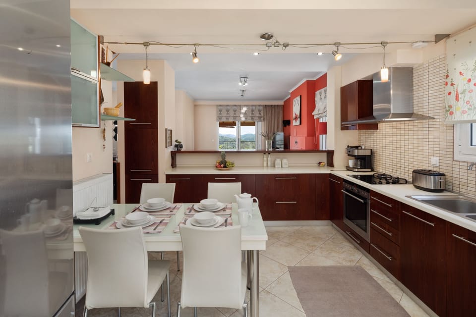 Sate of the art family kitchen