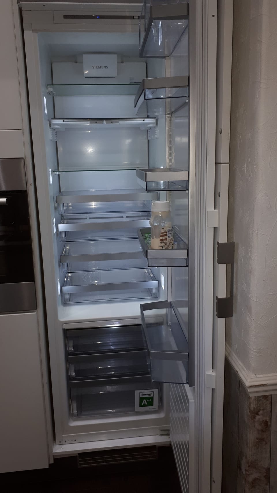 fridge / 2 ovens / microwave / washing machine / dishwasher / induction hob.