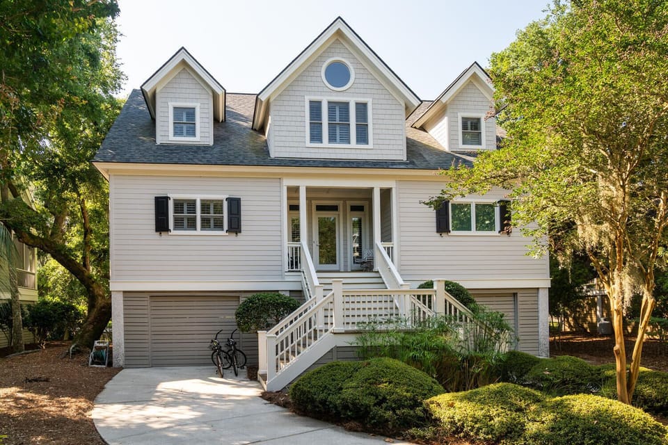 Newly Renovated - Beautiful Crooked Oaks 4 bedroom, 3.5 bath, sleeps 10!  Pet Friendly too!