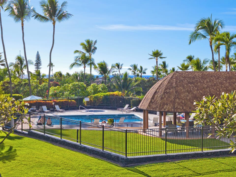 Resort amenities, no resort prices. And it’s all yours. 