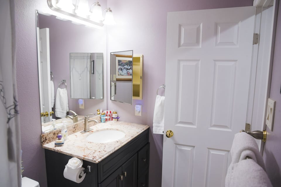 Different angle of bathroom 