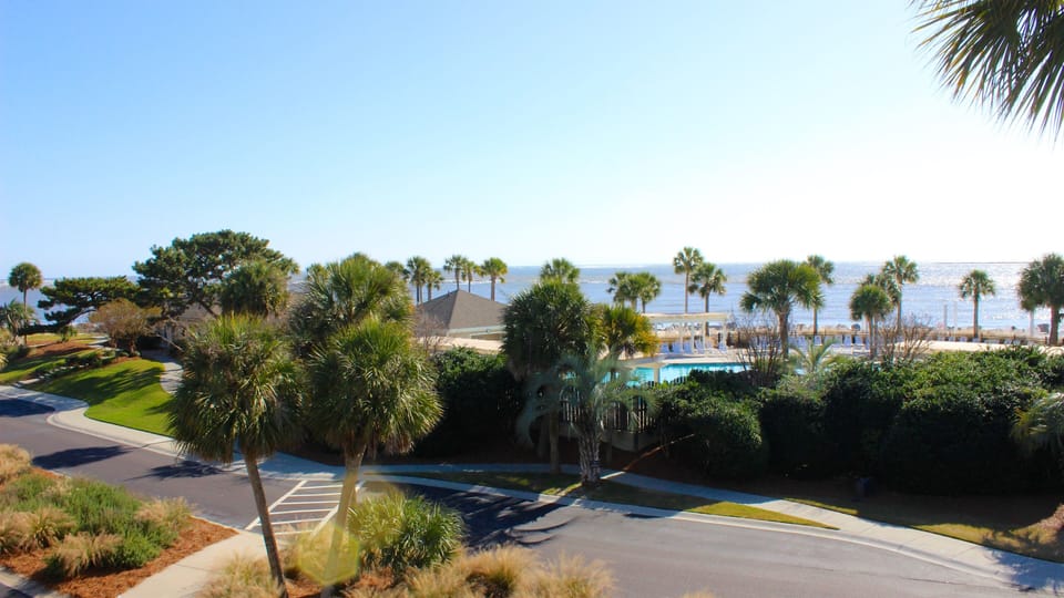 The Beach Club pools are across the street!