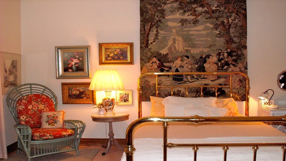 Queen bedroom downstairs