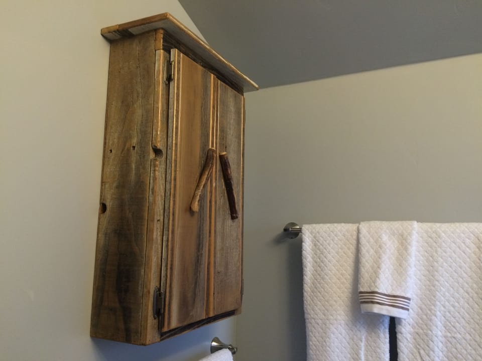 Upstairs Full Bathroom