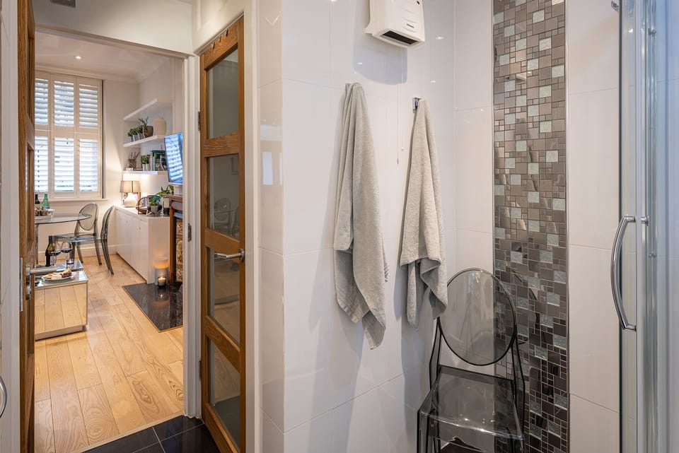 QUALITY TOWELS of all size provided.