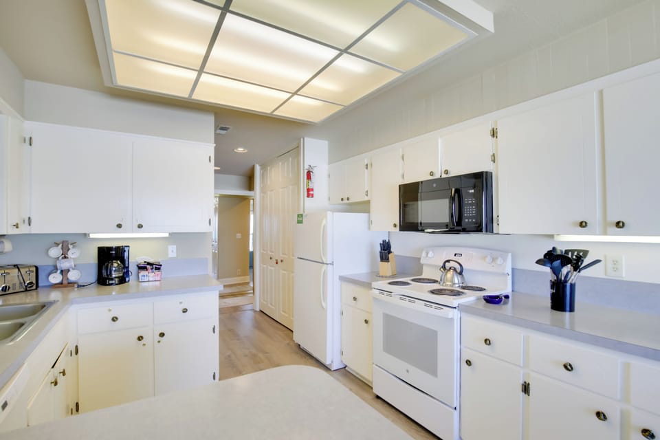 Kitchen | Crockpot | Spices | Toaster | Trash Bags & Paper Towels