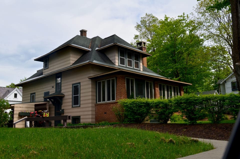 86 Hillcrest Avenue - Front facing view