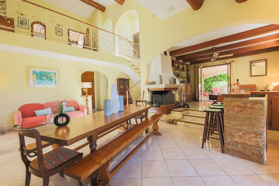 LIVING ROOM / DINING ROOM