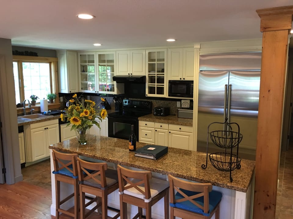 Spacious gourmet kitchen is extremely well equipped and features a 48" SS refrig