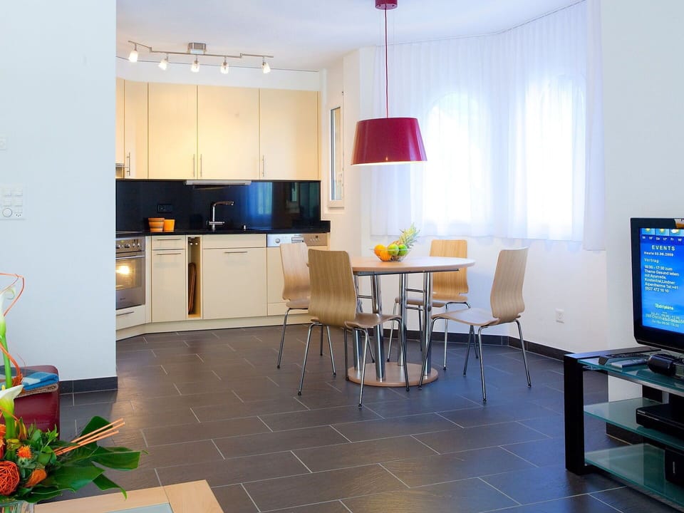 Room, Furniture, Interior Design, Property, Building, Living Room, Floor, House, Table, Home
