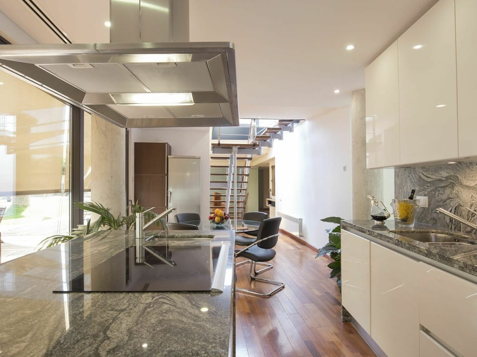 Cabinetry, Plant, Wood, Flooring, Interior Design, Floor, Countertop, Kitchen, Building, Kitchen Stove