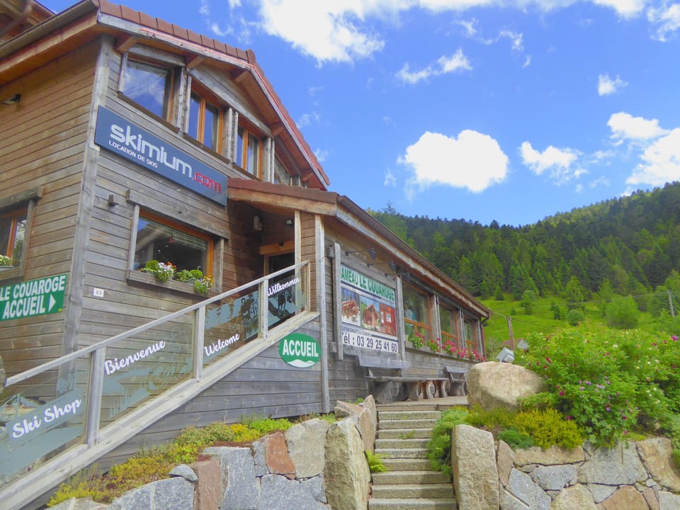 Accès réception boutique location de ski et équipements appartements chalets en bois Vosges