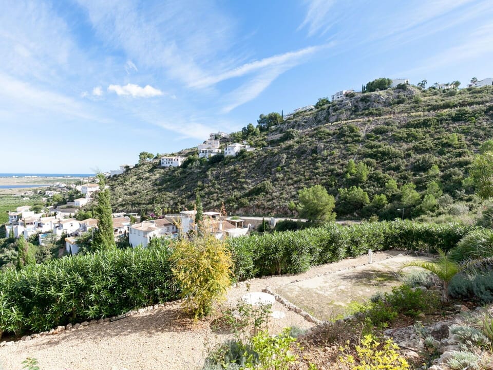Vegetation, Sky, Property, Wilderness, Sea, Plant Community, Mountain, Wall, Coast, Botany