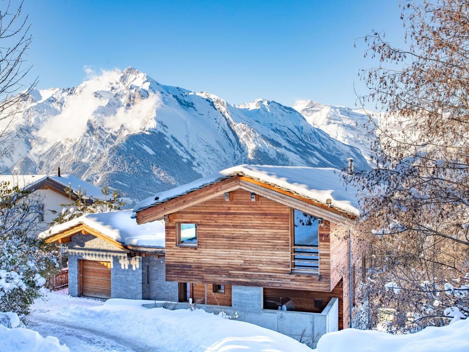 Sky, Snow, Mountain, Property, Building, Natural Landscape, House, Slope, Window, Tree
