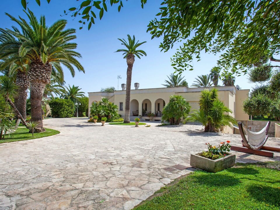 Property, Building, Estate, Tree, Real Estate, Home, Palm Tree, Sky, House, Botany