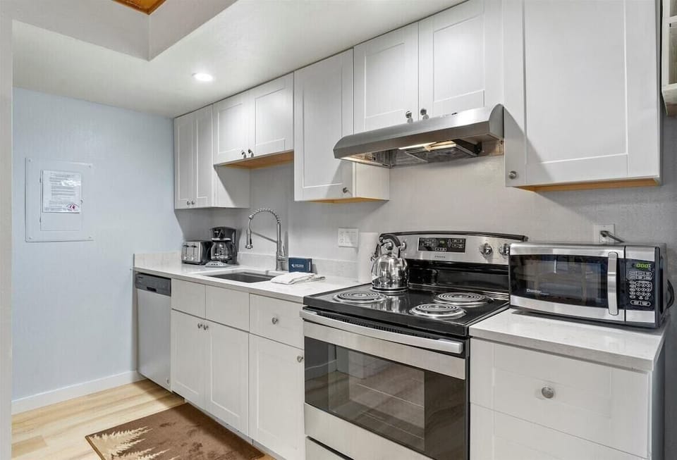 Main Level - Kitchen