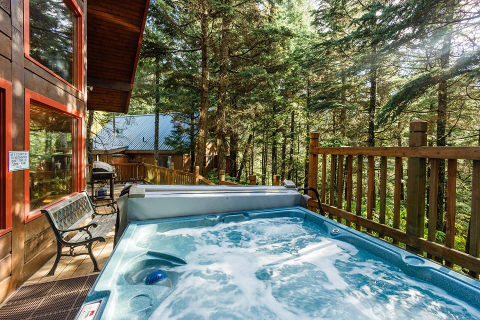 Outdoor spa tub