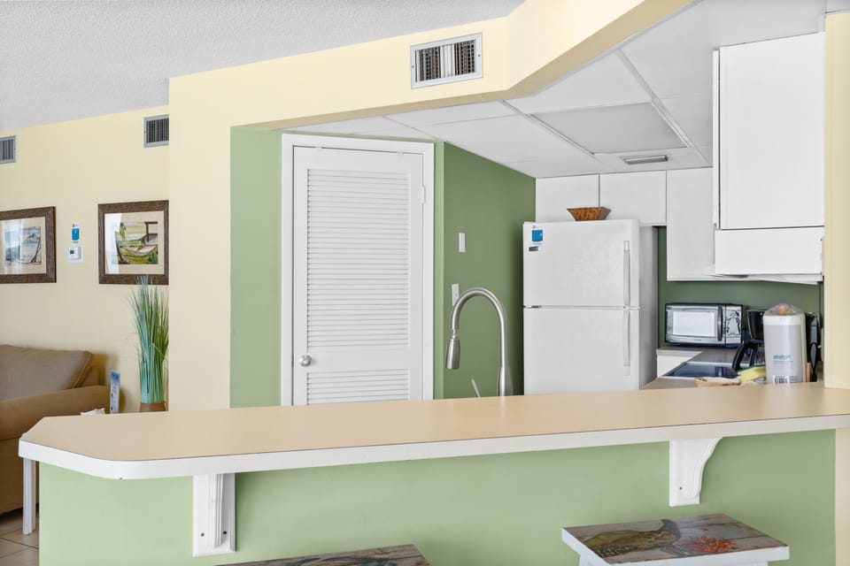 Kitchen with Breakfast Bar