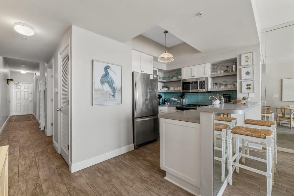 Kitchen with Breakfast Bar