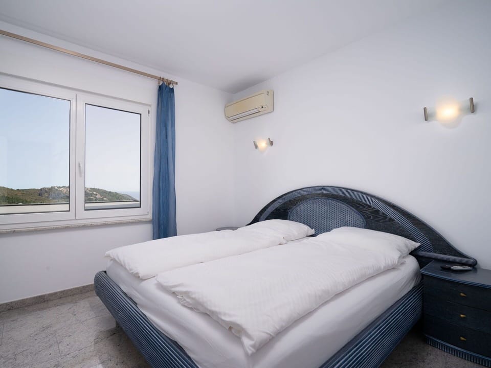 Furniture, Property, Comfort, Building, Wood, Window, Bed Frame, Floor, Bed, Flooring