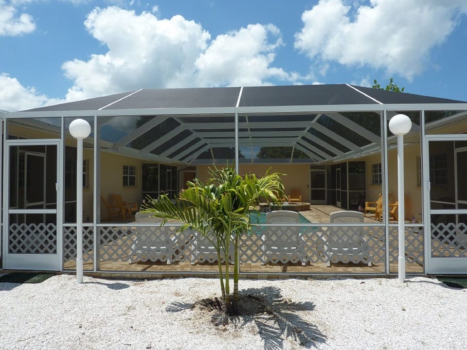 community pool (screened)