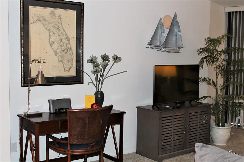 Living room - Work space.JPG