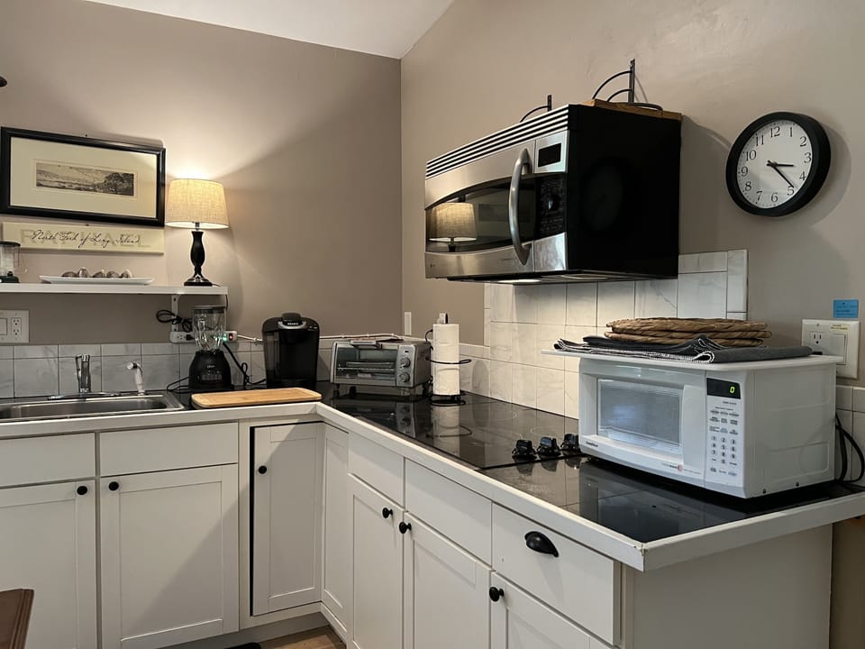 Cooking area: Electric stove top, Convention oven, Air fryer, Keurig, and more.