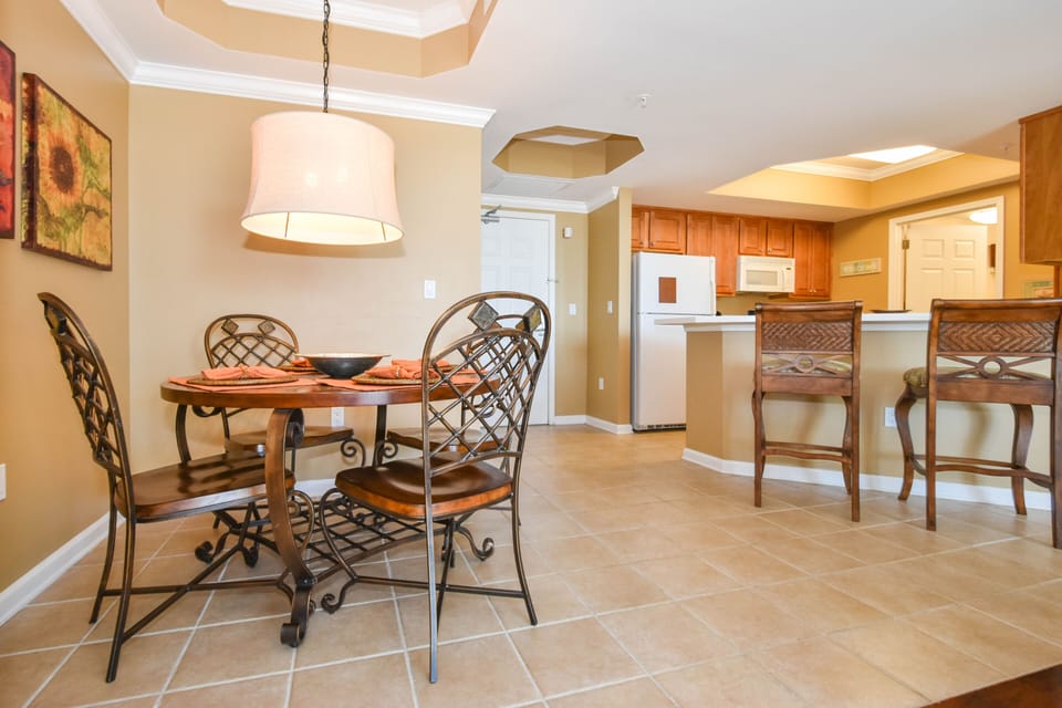 Silver Shells St. Lucia 305- Dining and Breakfast Bar Area