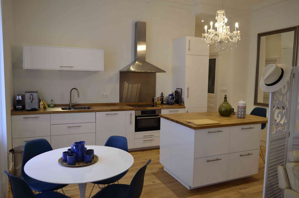 view of the kitchen from the livingroom.