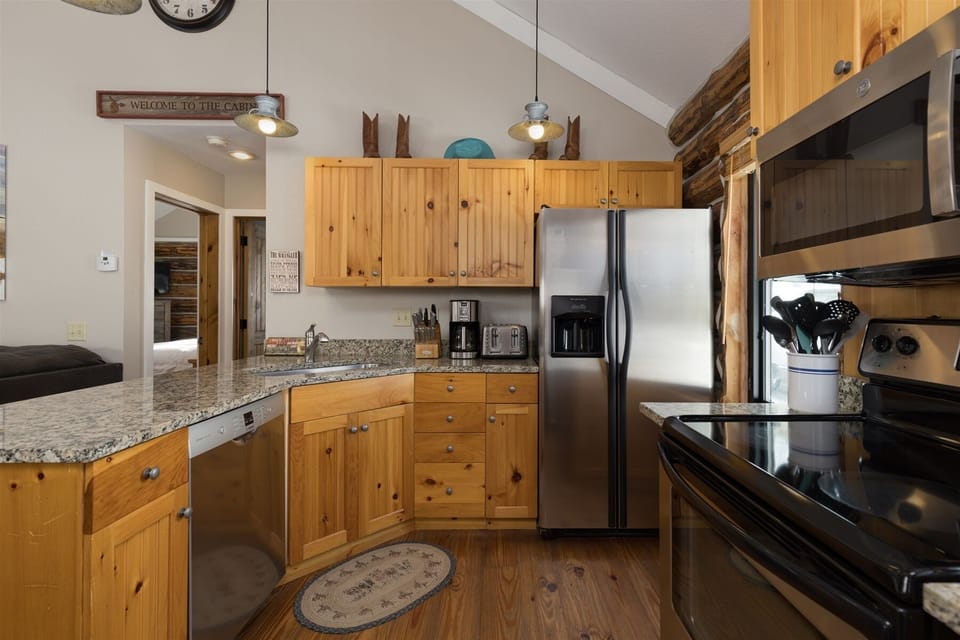 Full kitchen with granite counters, stainless appliances.