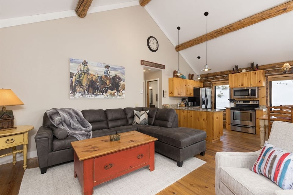 Large open living room w/Smart TV, gas fireplace/stove, new furnishings.