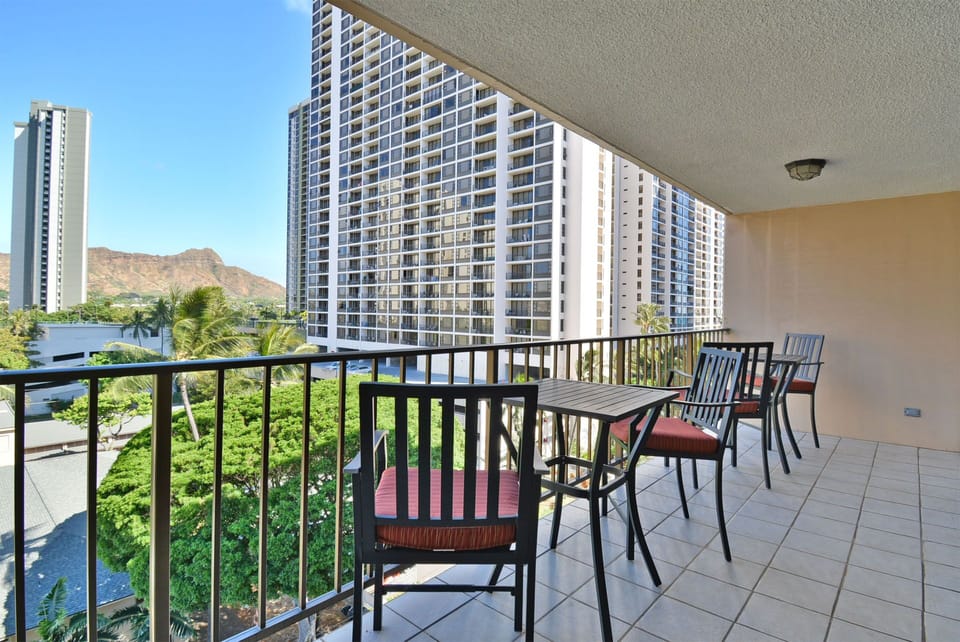 Spacious lanai with tables and chairs!