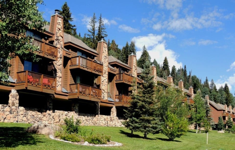 Upgraded end unit-sleeps 4 with beautiful views & direct access covered parking