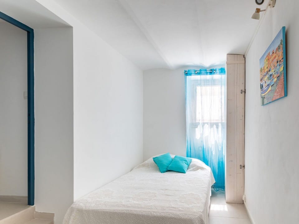 Property, Blue, Azure, Comfort, Wood, Interior Design, Shade, Lighting, Architecture