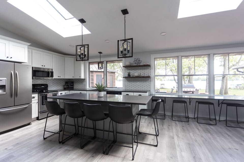 Counter top & breakfast bar make for great additional seating & buffet searving