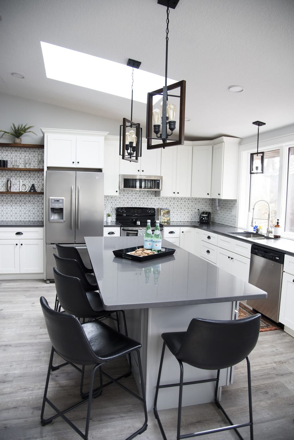 Newly Remodeled Kitchen!!