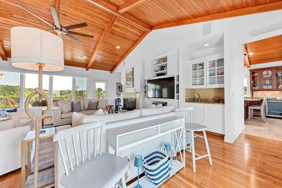 A wet bar for mixing up evening beverages