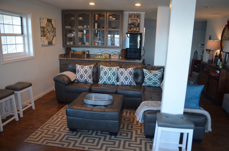 More seating and bar area to set up for your weekend.