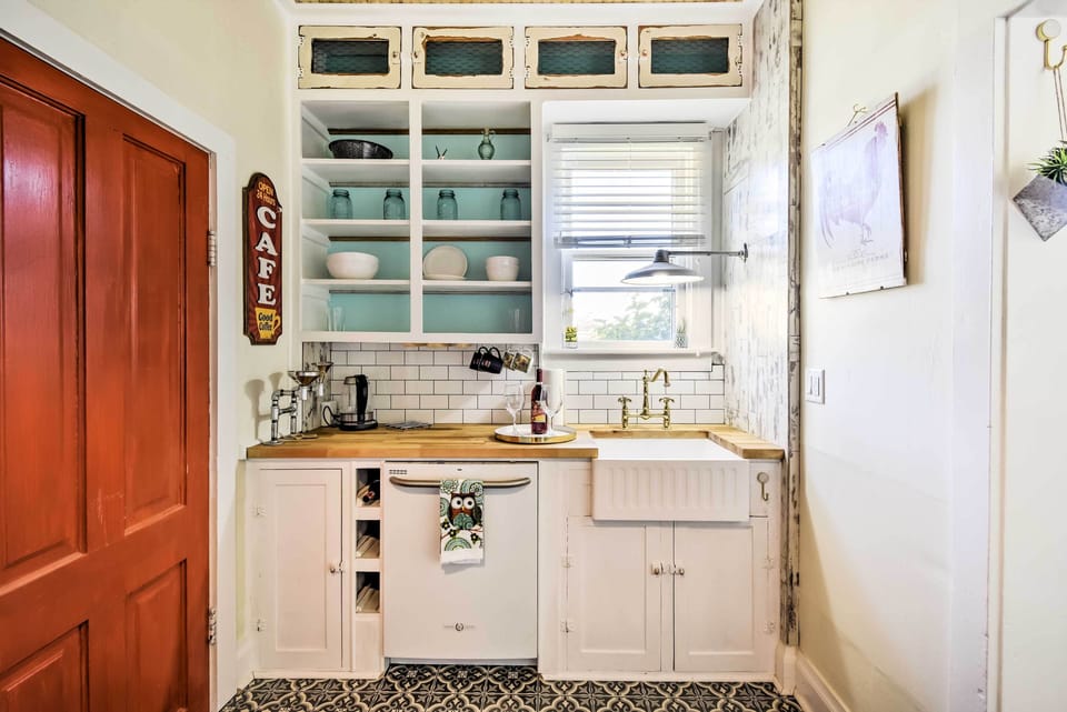 Kitchenette | Well-Equipped